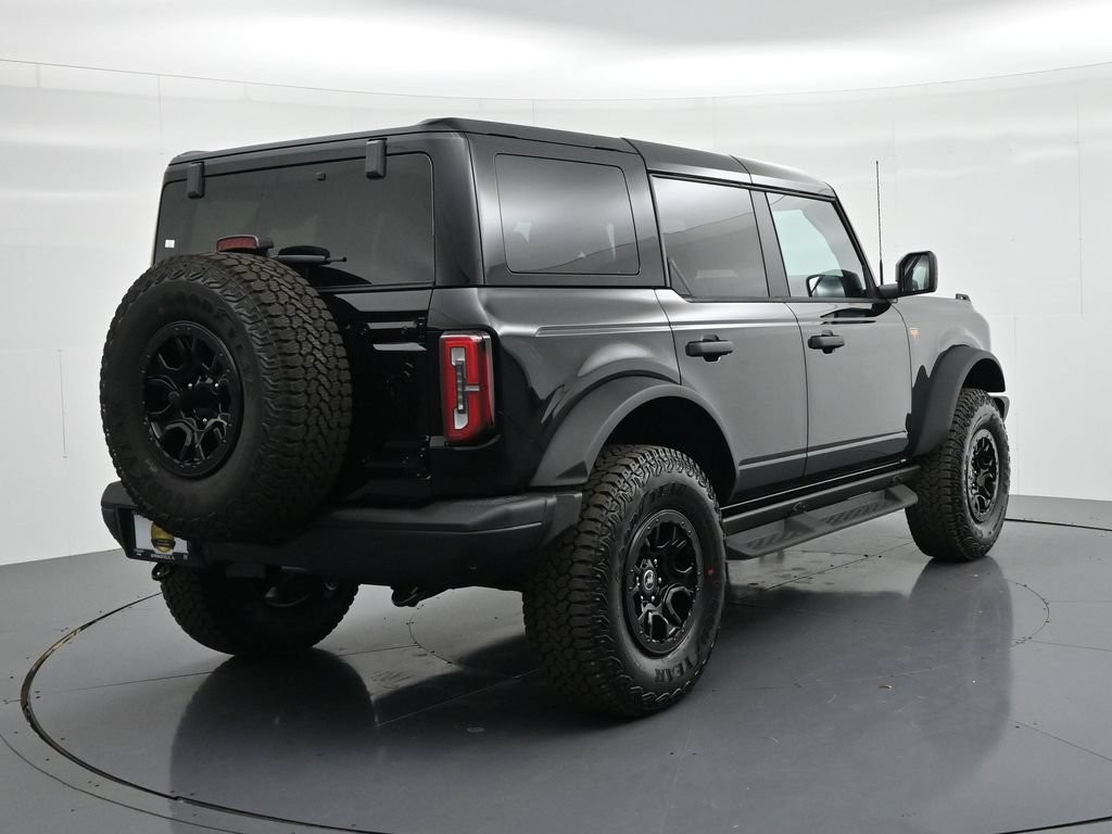 Ford Bronco Vehicle Full-screen Gallery Image 6
