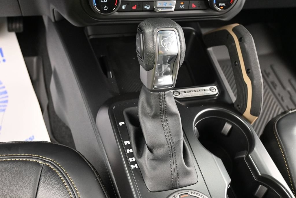 Ford Bronco Vehicle Full-screen Gallery Image 13