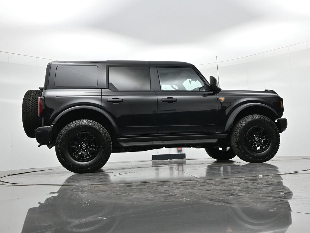 Ford Bronco Vehicle Full-screen Gallery Image 23