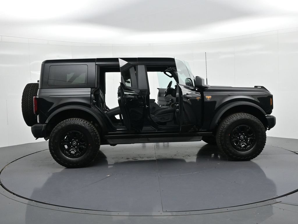 Ford Bronco Vehicle Full-screen Gallery Image 24