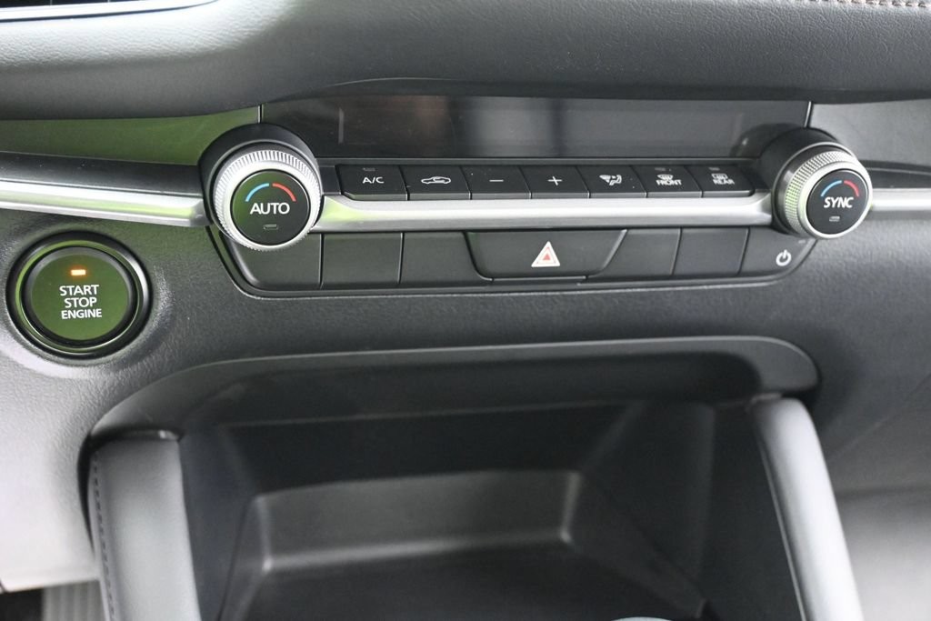 Mazda Mazda3 Vehicle Full-screen Gallery Image 11