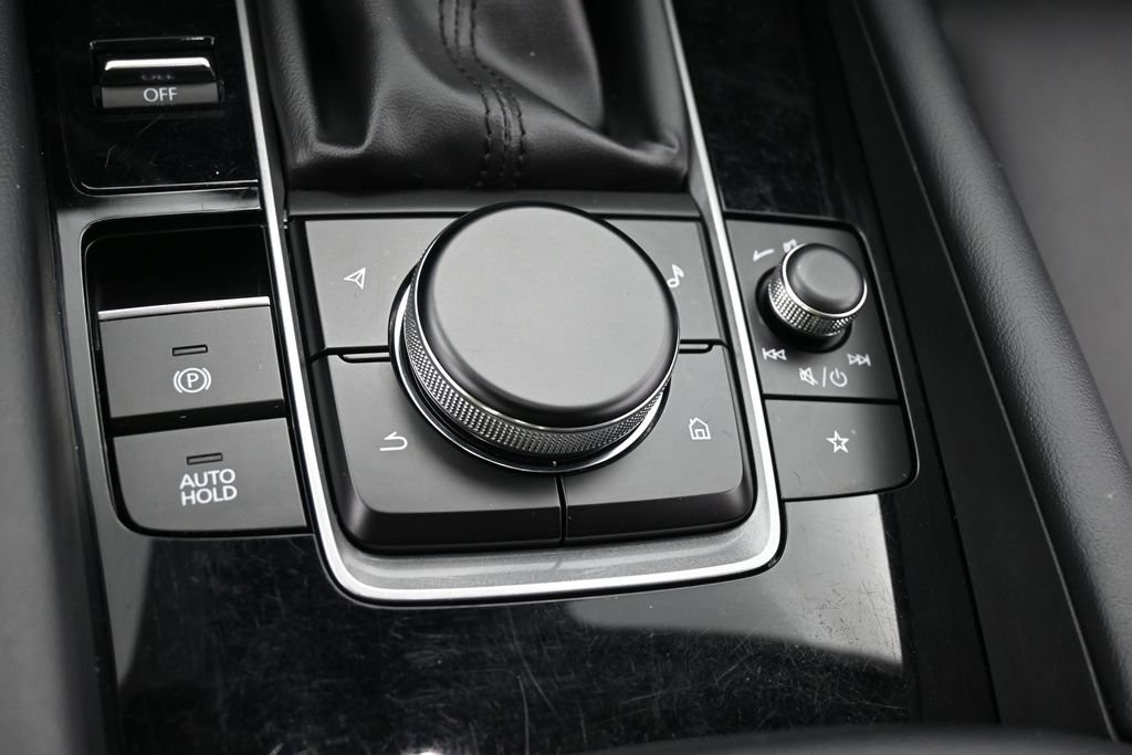 Mazda Mazda3 Vehicle Full-screen Gallery Image 12