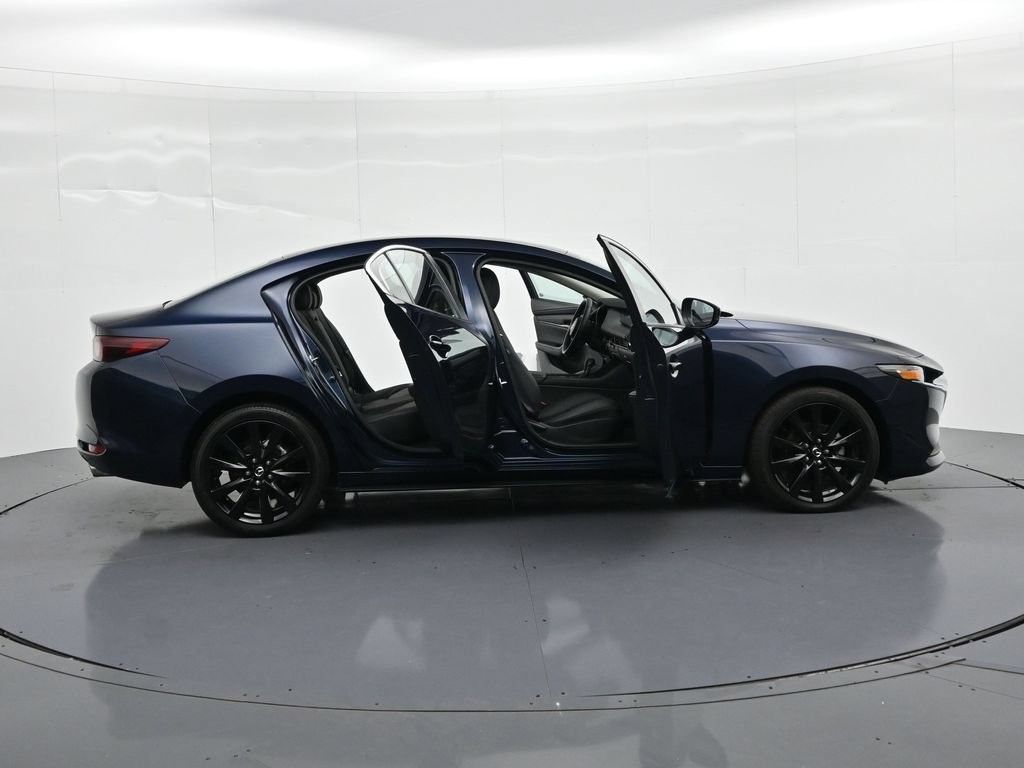 Mazda Mazda3 Vehicle Full-screen Gallery Image 24