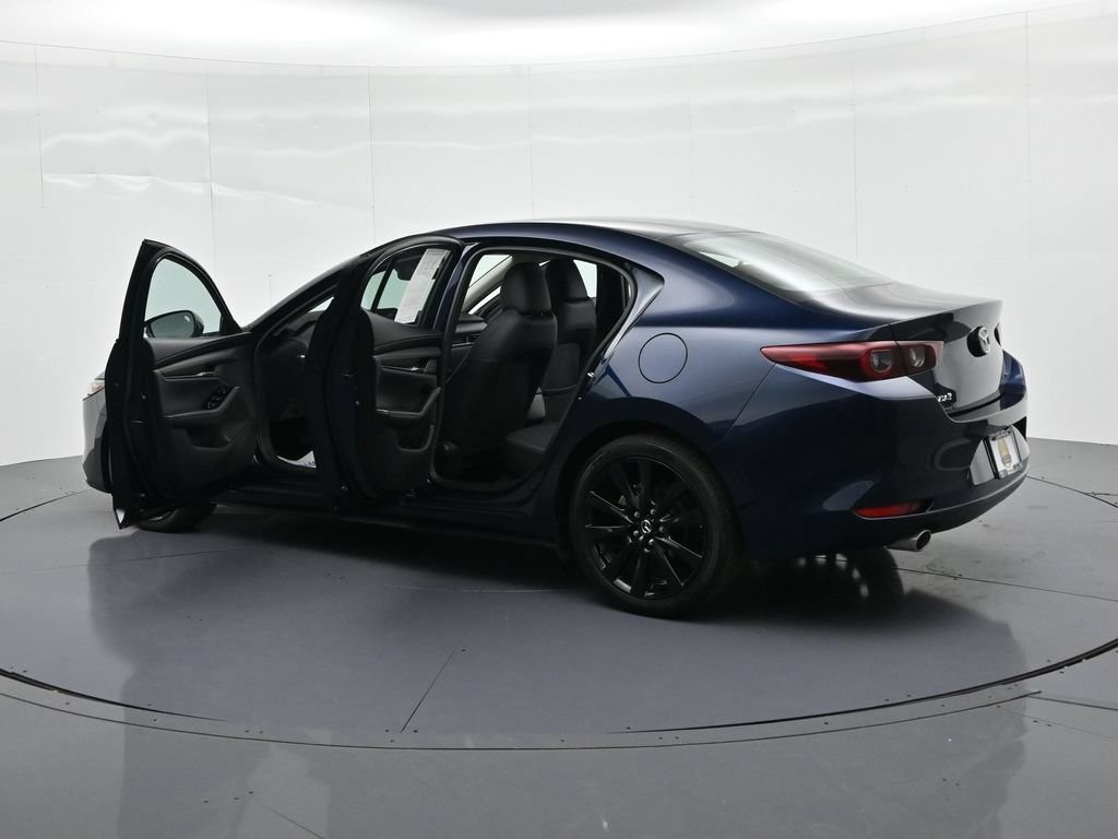 Mazda Mazda3 Vehicle Full-screen Gallery Image 25
