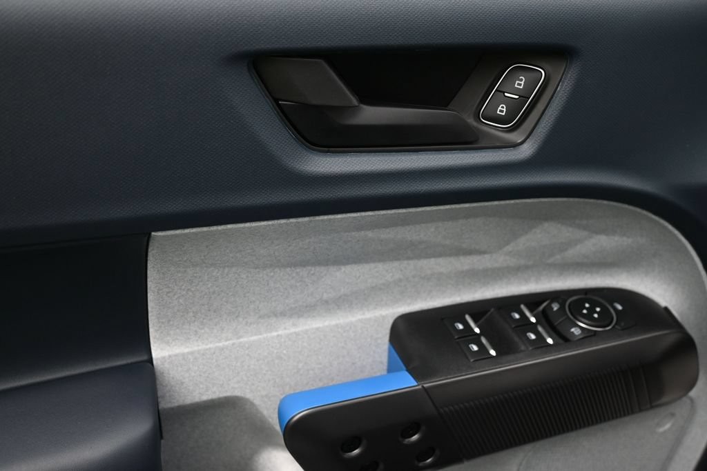 Ford Maverick Vehicle Full-screen Gallery Image 14