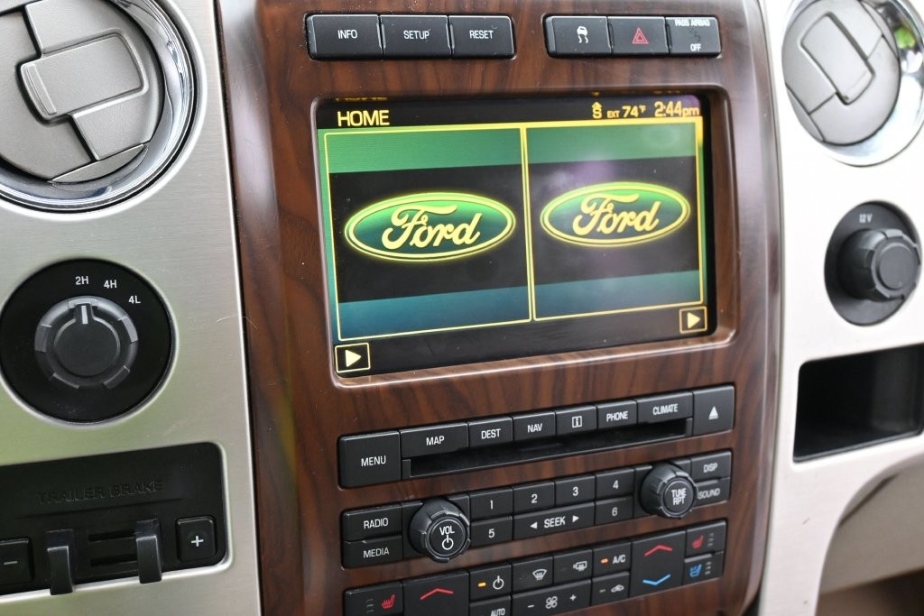 Ford F-150 Vehicle Full-screen Gallery Image 10