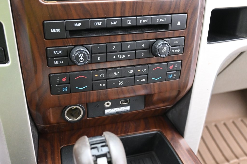 Ford F-150 Vehicle Full-screen Gallery Image 11