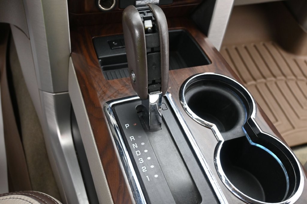 Ford F-150 Vehicle Full-screen Gallery Image 12