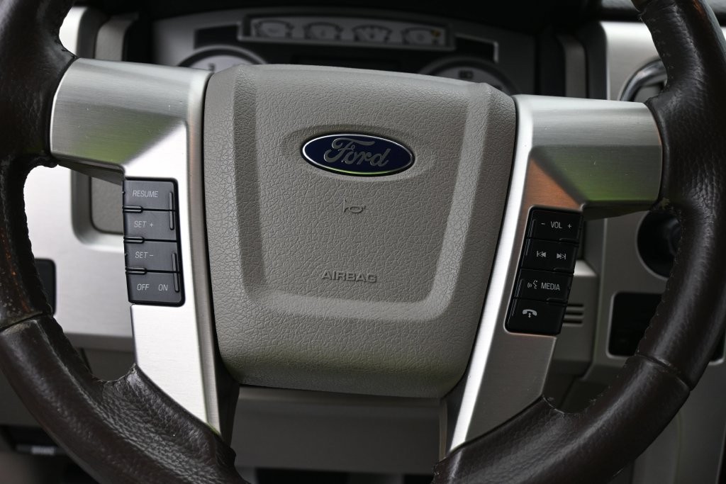 Ford F-150 Vehicle Full-screen Gallery Image 13