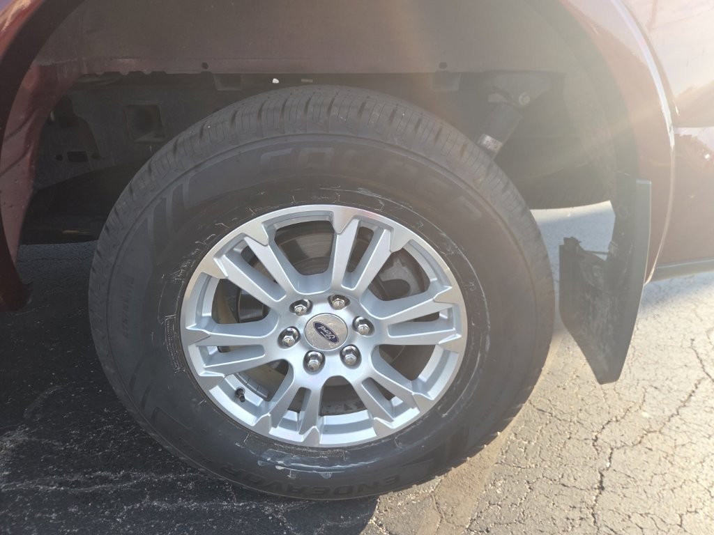 Ford F-150 Vehicle Full-screen Gallery Image 4