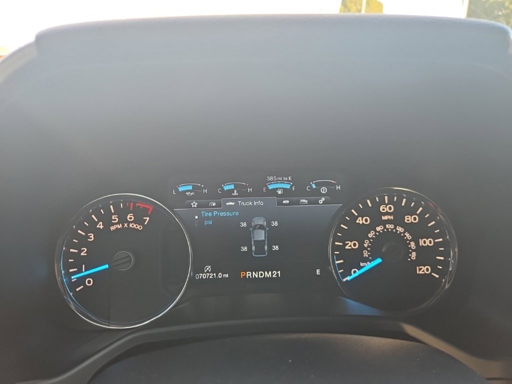Ford F-150 Vehicle Full-screen Gallery Image 15