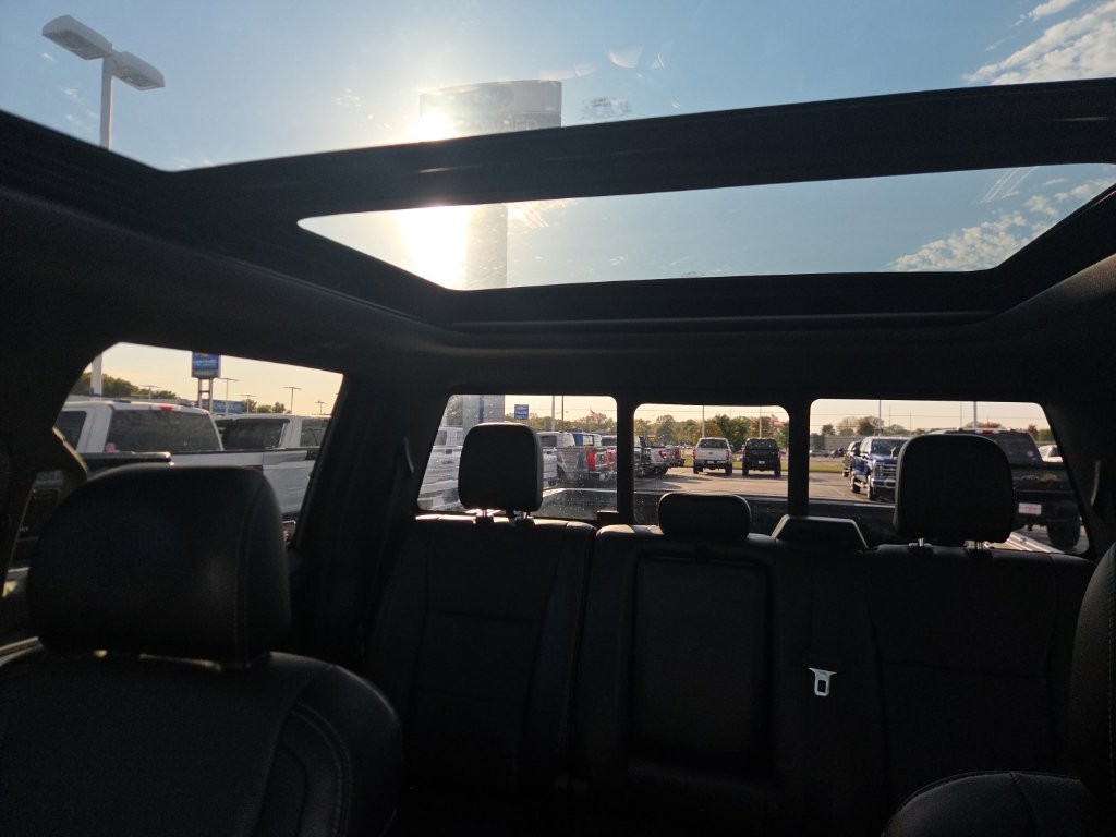 Ford F-150 Vehicle Full-screen Gallery Image 20