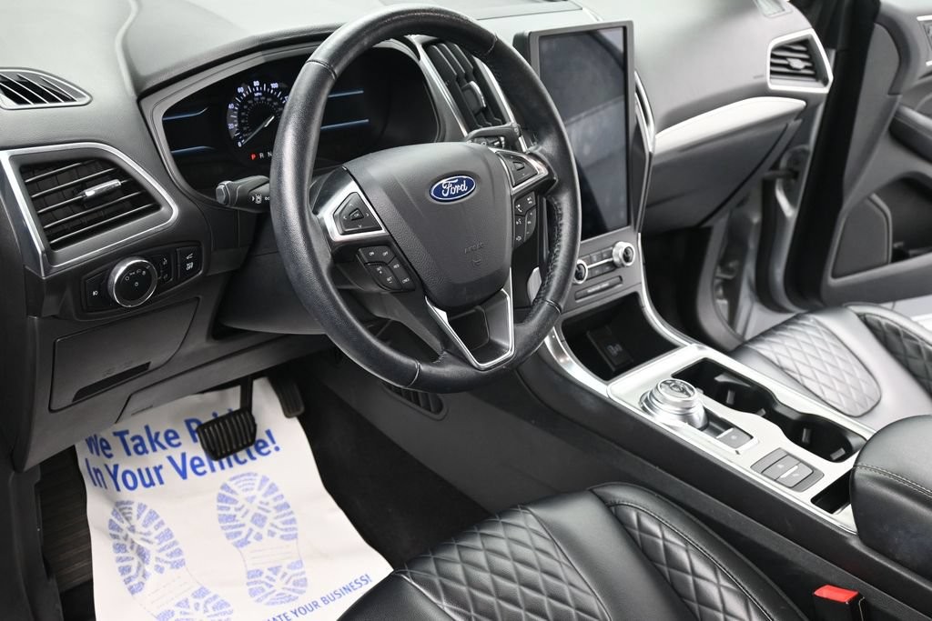 Ford Edge Vehicle Full-screen Gallery Image 14