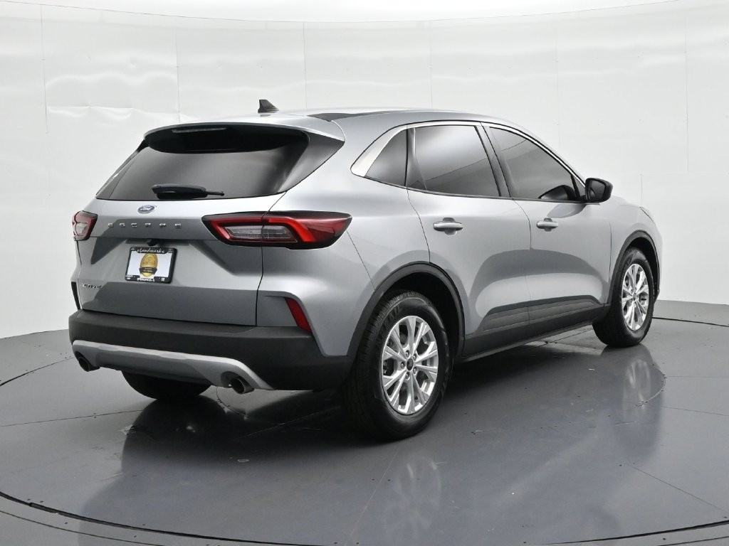 Ford Escape Vehicle Full-screen Gallery Image 06