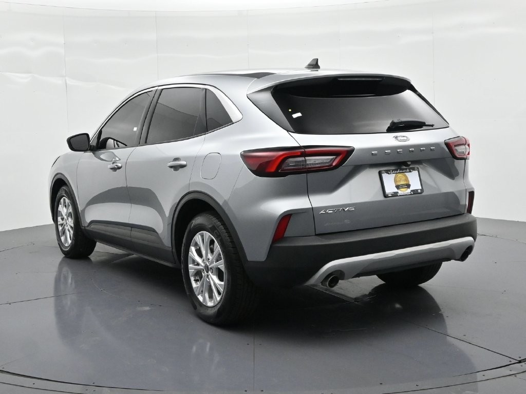 Ford Escape Vehicle Full-screen Gallery Image 08