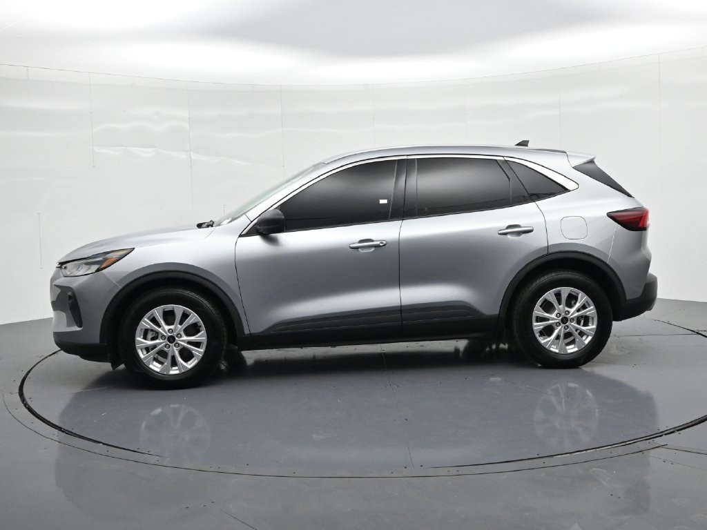 Ford Escape Vehicle Full-screen Gallery Image 09
