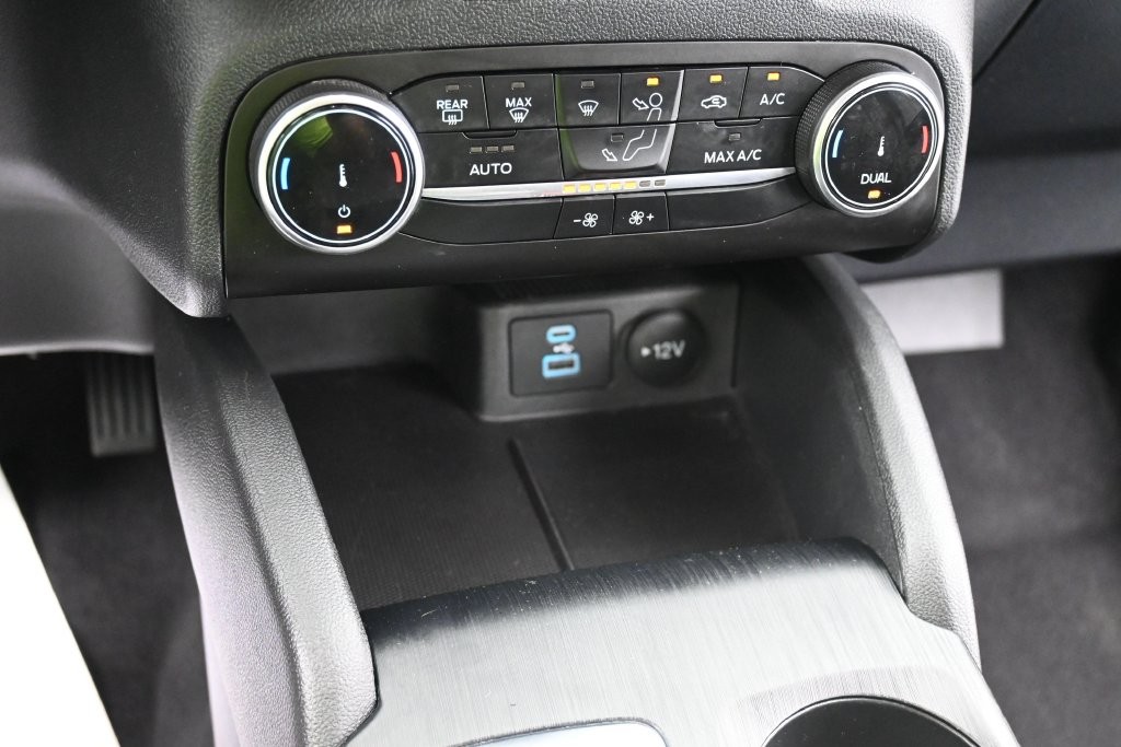 Ford Escape Vehicle Full-screen Gallery Image 12