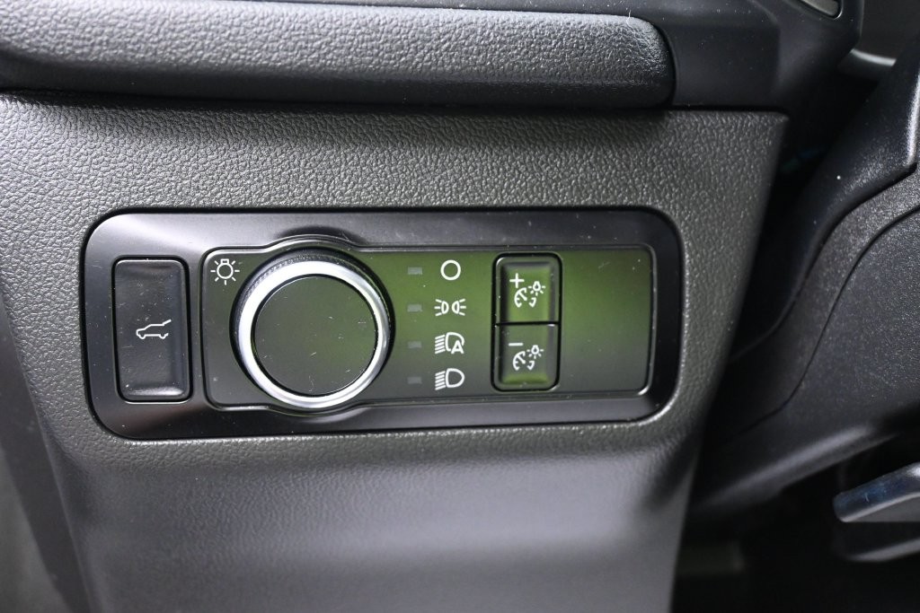 Ford Escape Vehicle Full-screen Gallery Image 15