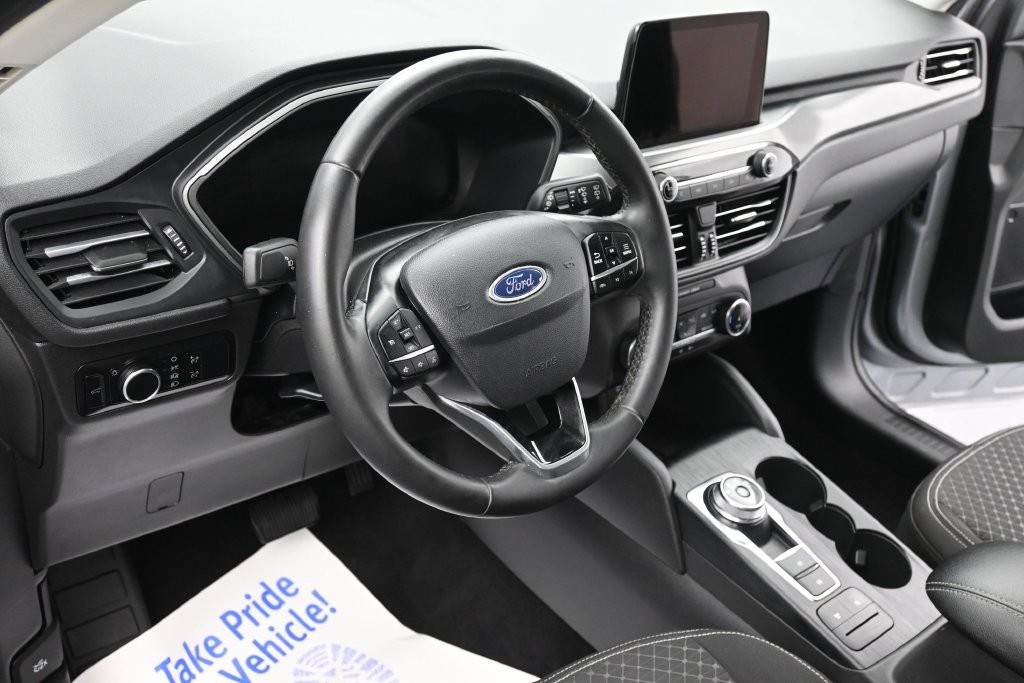 Ford Escape Vehicle Full-screen Gallery Image 16