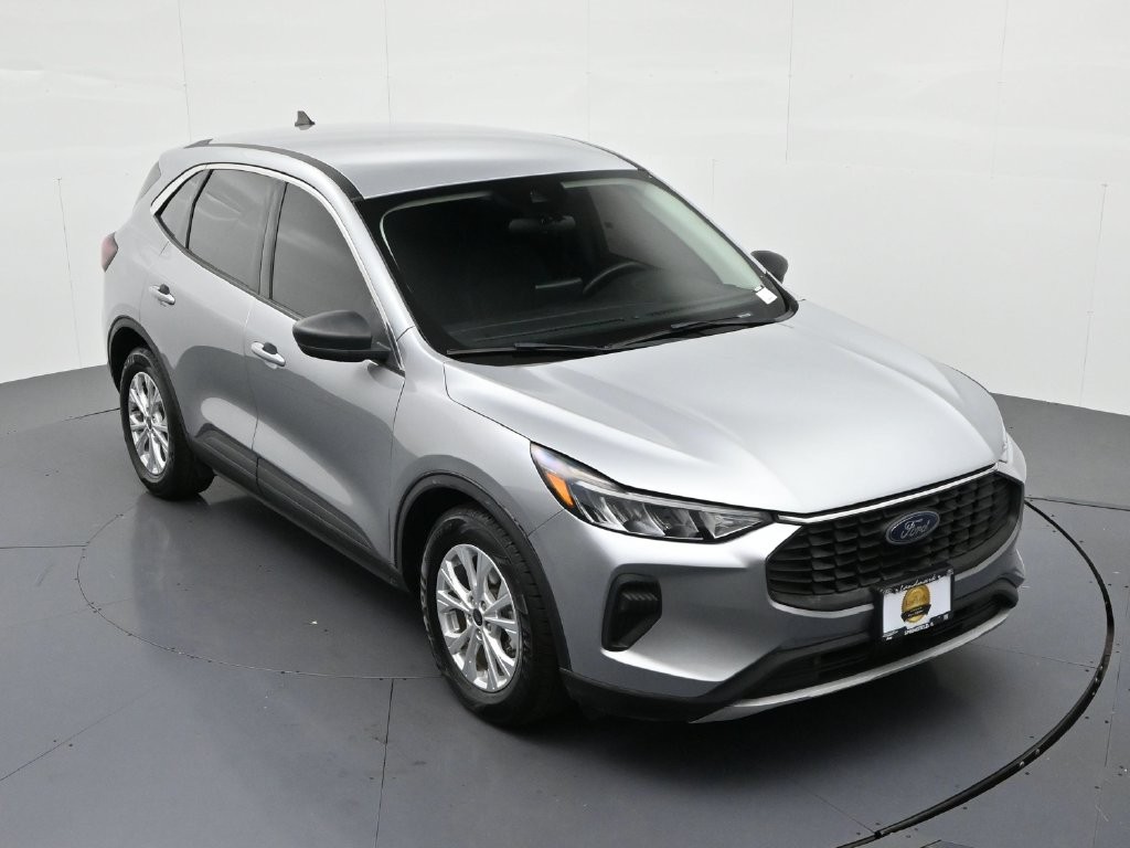 Ford Escape Vehicle Full-screen Gallery Image 17