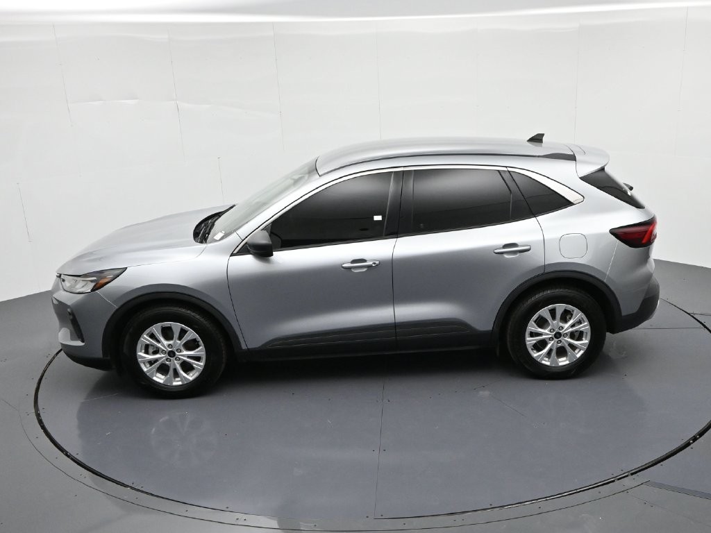 Ford Escape Vehicle Full-screen Gallery Image 20