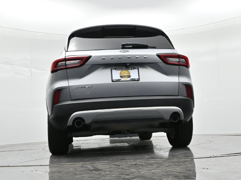 Ford Escape Vehicle Full-screen Gallery Image 22