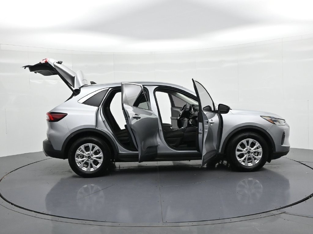 Ford Escape Vehicle Full-screen Gallery Image 25