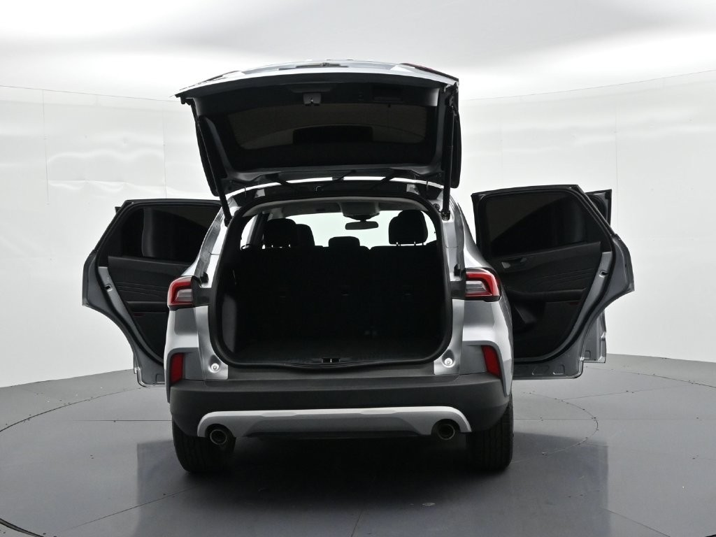 Ford Escape Vehicle Full-screen Gallery Image 28