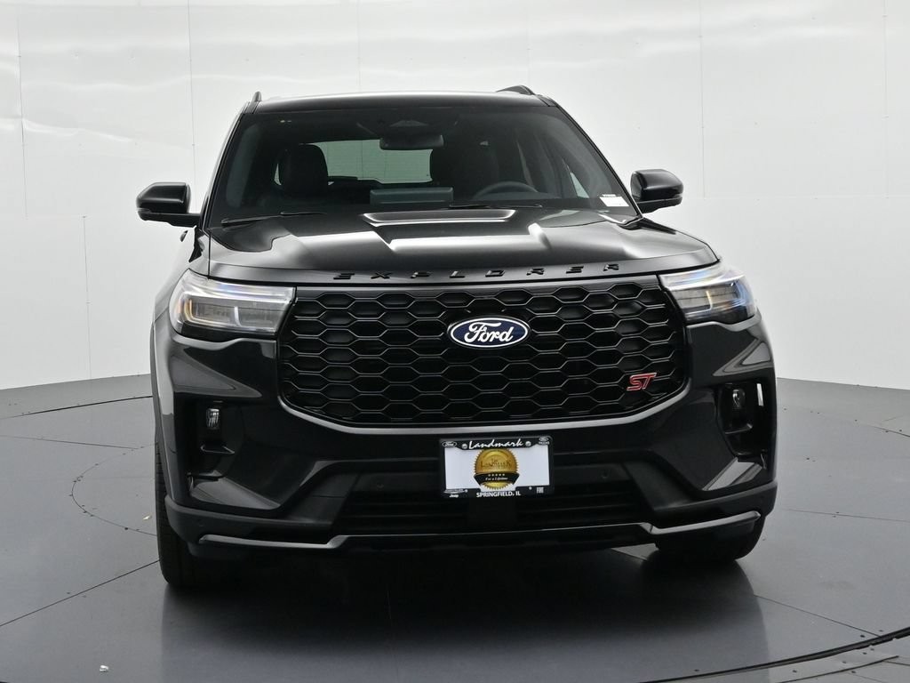 Ford Explorer Vehicle Full-screen Gallery Image 3