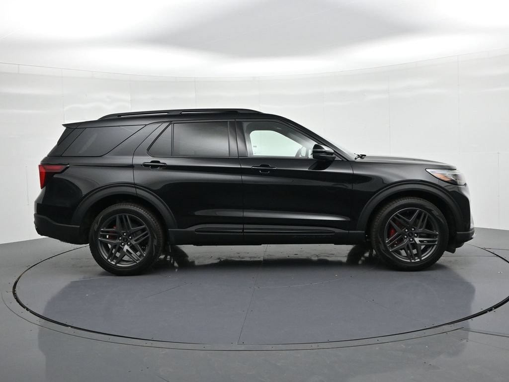 Ford Explorer Vehicle Full-screen Gallery Image 5