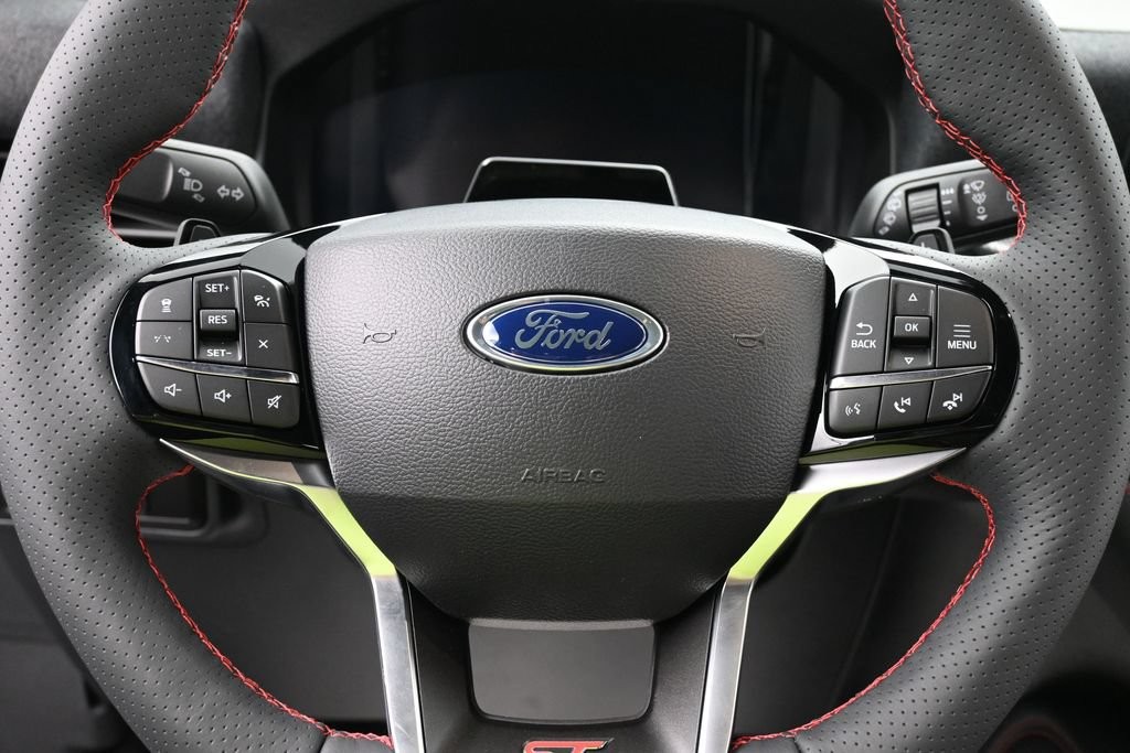 Ford Explorer Vehicle Full-screen Gallery Image 14