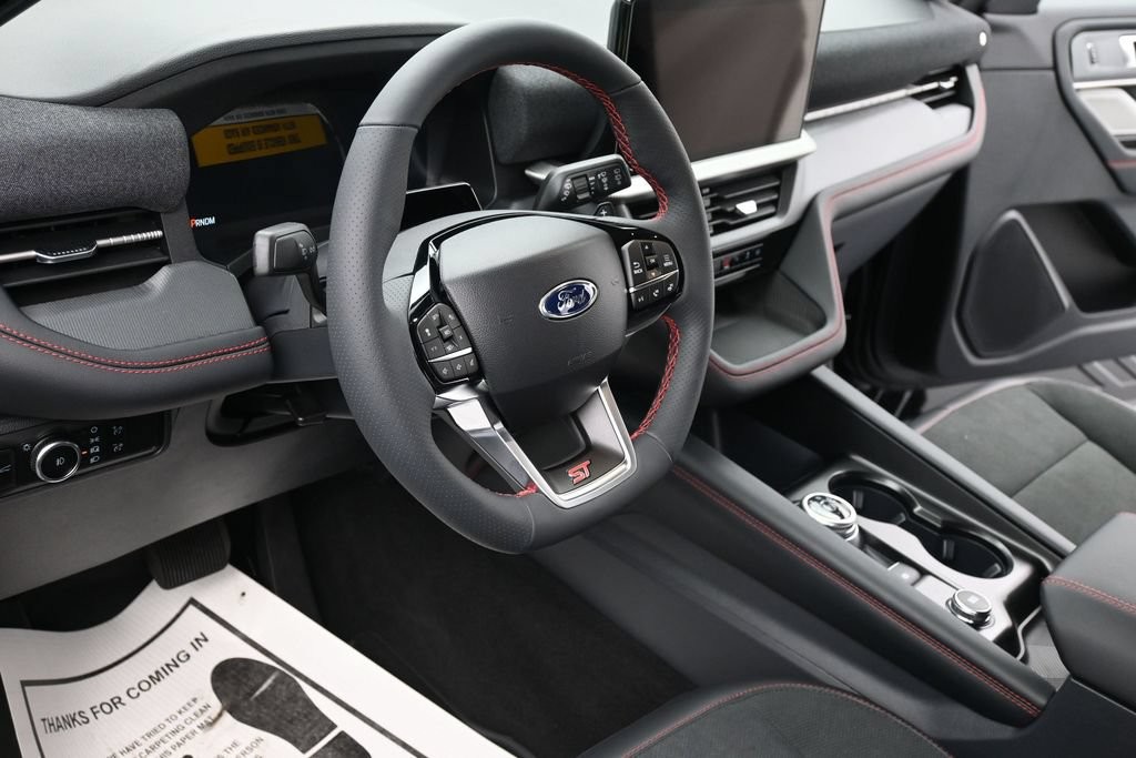 Ford Explorer Vehicle Full-screen Gallery Image 16