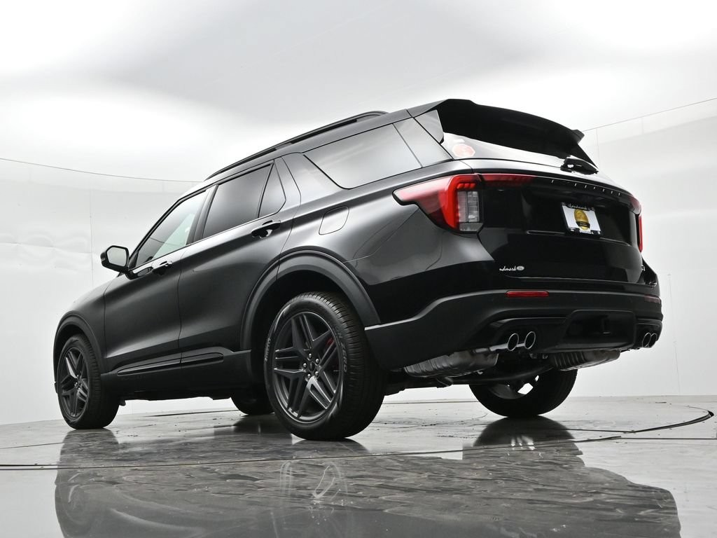 Ford Explorer Vehicle Full-screen Gallery Image 21