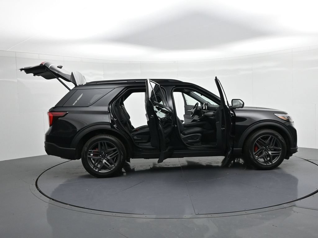 Ford Explorer Vehicle Full-screen Gallery Image 25