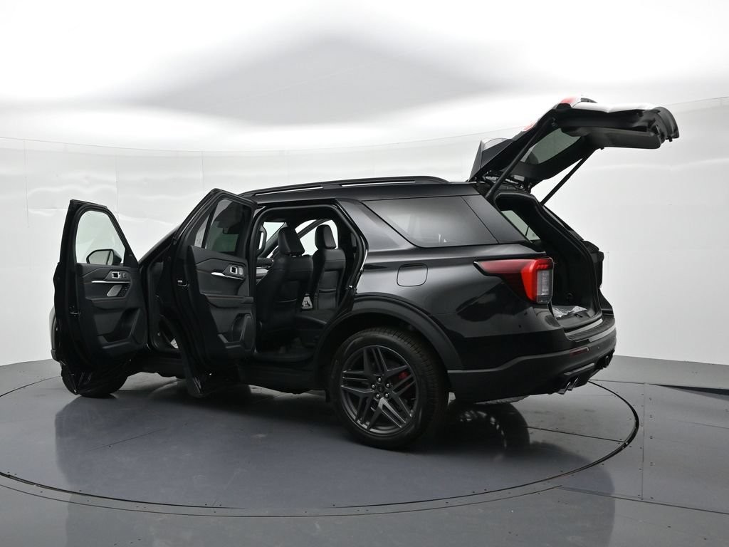 Ford Explorer Vehicle Full-screen Gallery Image 26