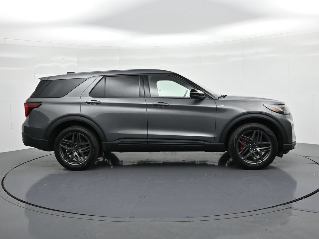 Ford Explorer Vehicle Full-screen Gallery Image 5