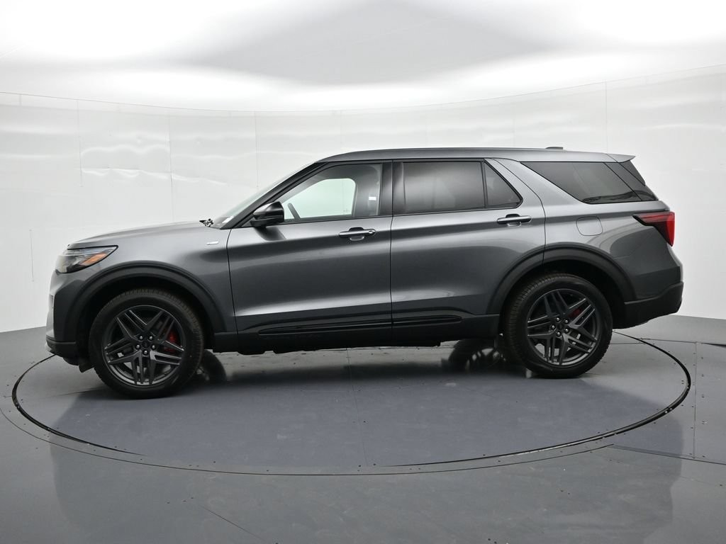 Ford Explorer Vehicle Full-screen Gallery Image 9