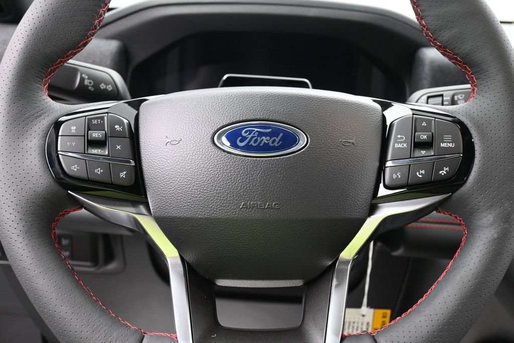 Ford Explorer Vehicle Full-screen Gallery Image 14