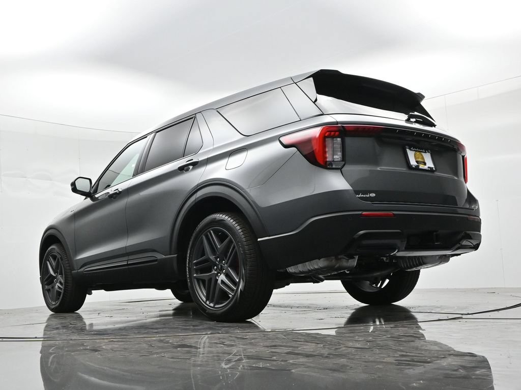 Ford Explorer Vehicle Full-screen Gallery Image 22
