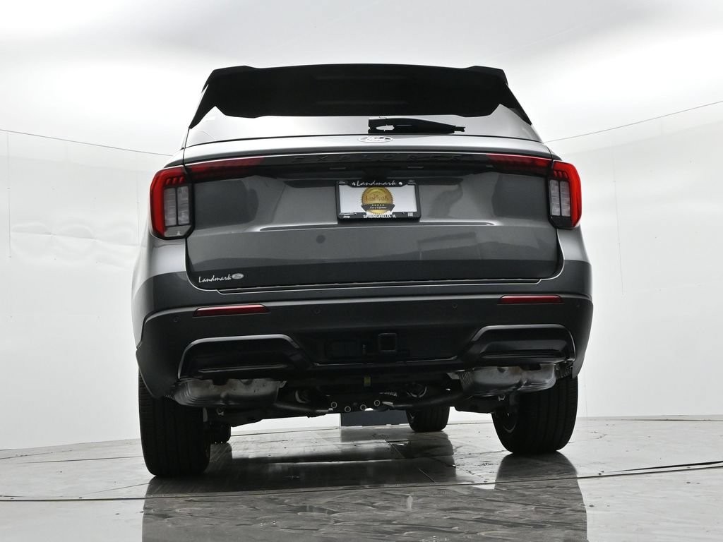 Ford Explorer Vehicle Full-screen Gallery Image 23