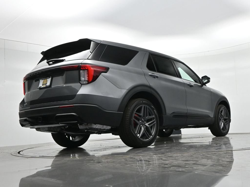 Ford Explorer Vehicle Full-screen Gallery Image 24