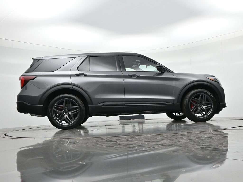 Ford Explorer Vehicle Full-screen Gallery Image 25