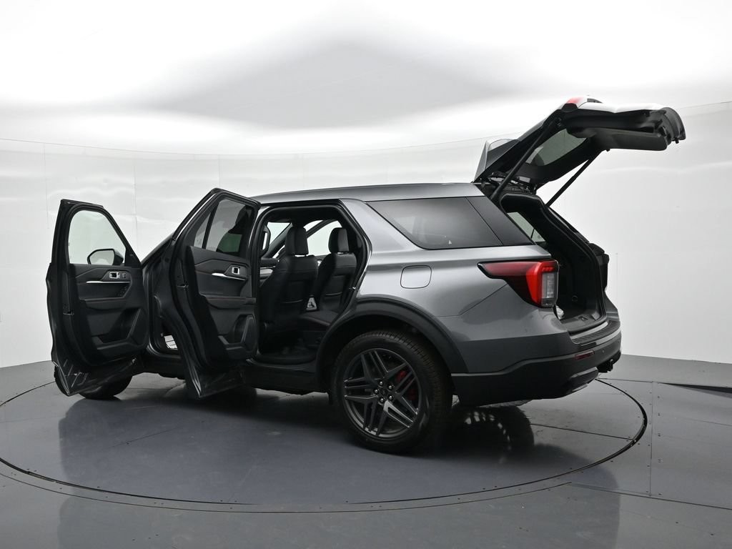 Ford Explorer Vehicle Full-screen Gallery Image 27