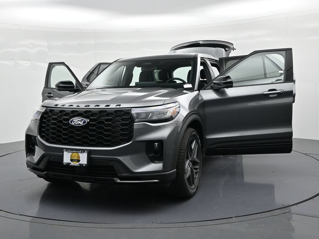 Ford Explorer Vehicle Full-screen Gallery Image 28