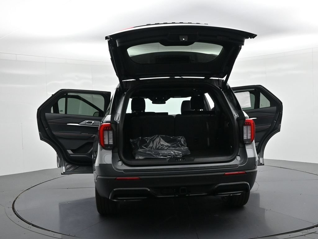 Ford Explorer Vehicle Full-screen Gallery Image 29
