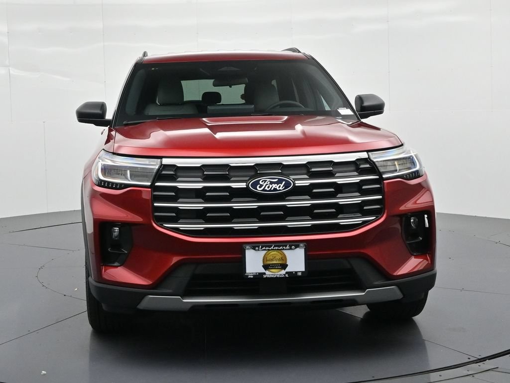 Ford Explorer Vehicle Full-screen Gallery Image 3