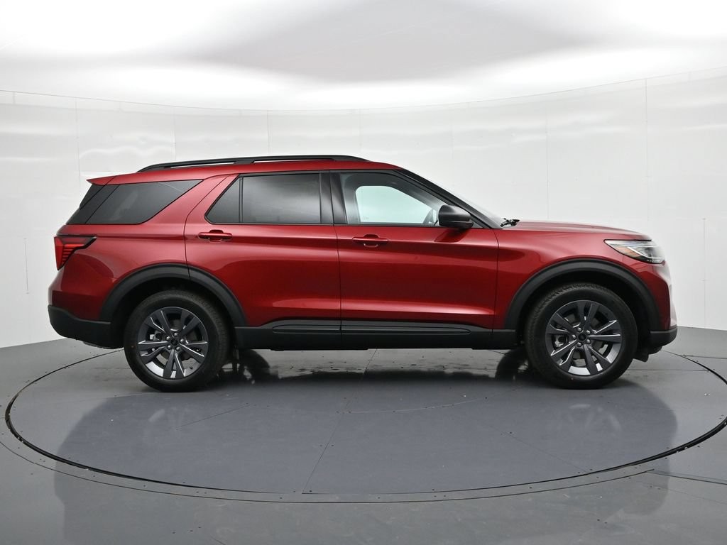 Ford Explorer Vehicle Full-screen Gallery Image 5