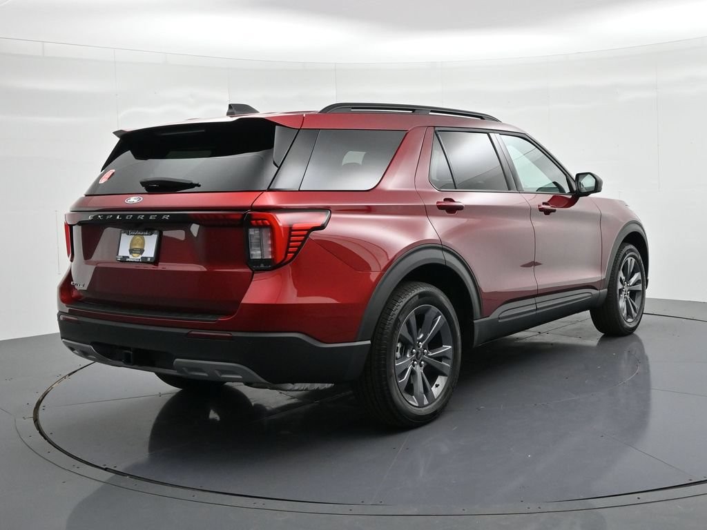 Ford Explorer Vehicle Full-screen Gallery Image 6