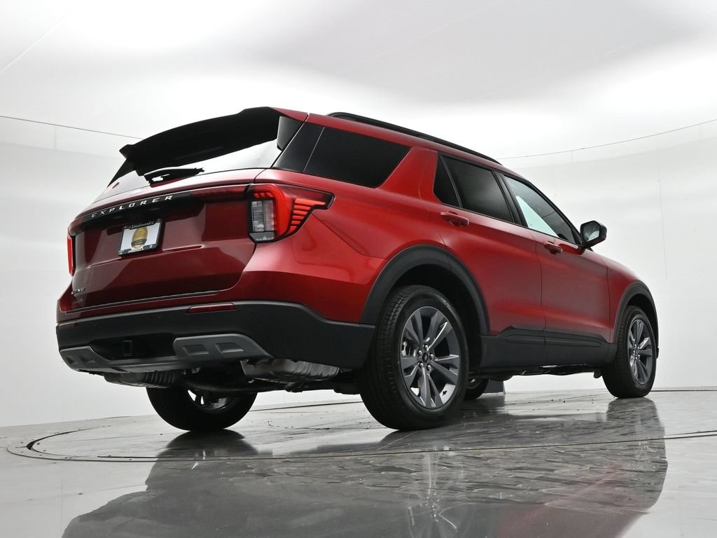 Ford Explorer Vehicle Full-screen Gallery Image 23