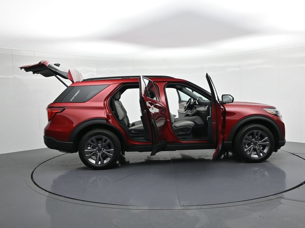 Ford Explorer Vehicle Full-screen Gallery Image 25